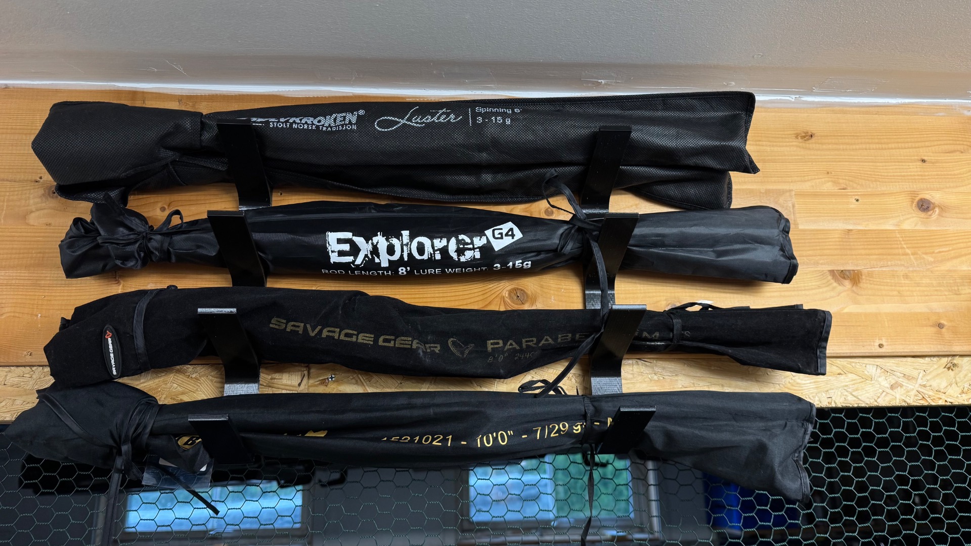 Fiskestangholder veggmontering – plass til 4 stenger