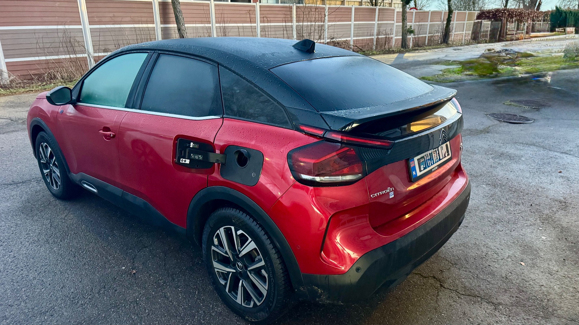 Produsert i slitesterk PETG for lang levetid og værbestandighet