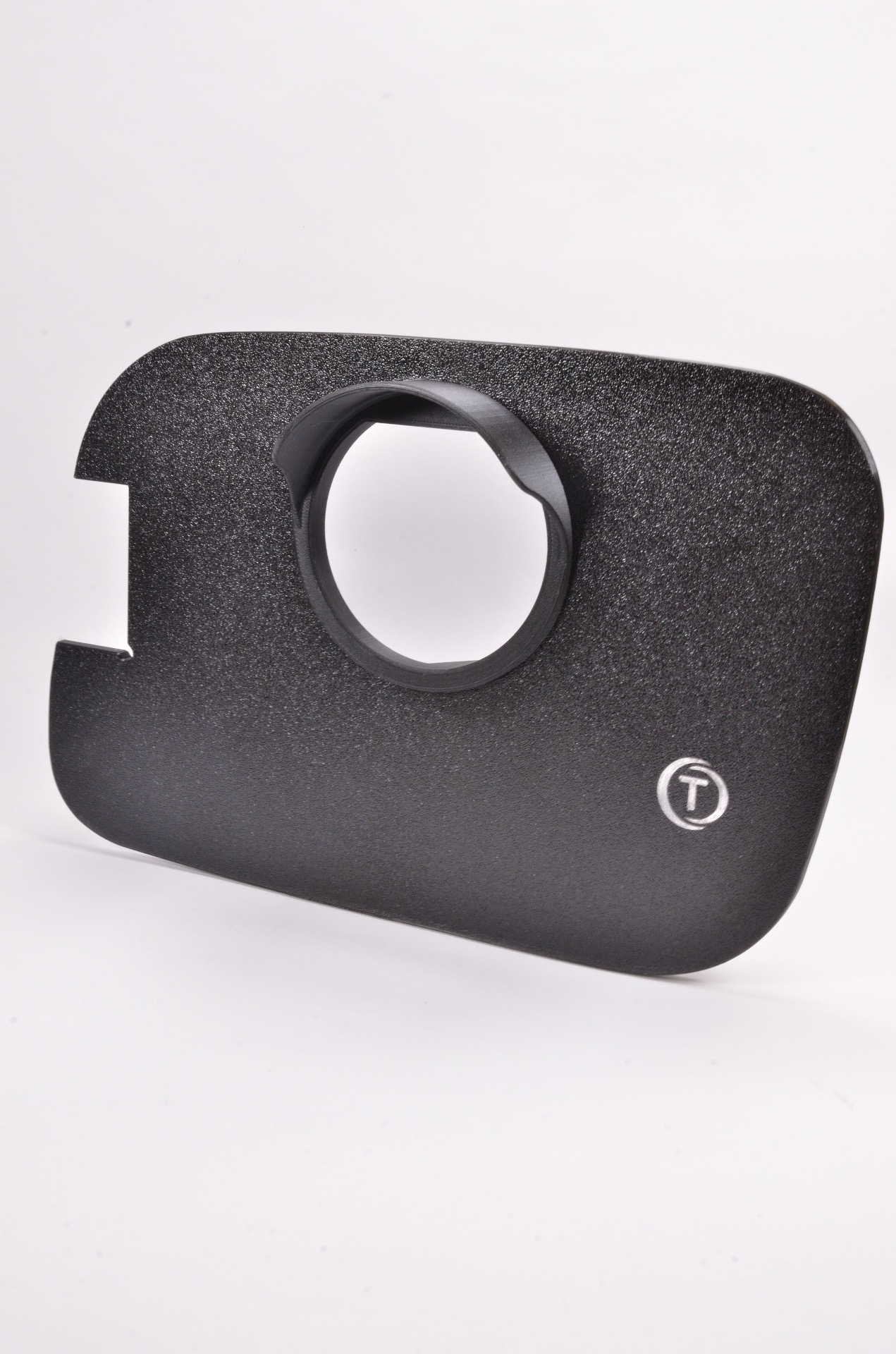 Ladedeksel med opplyst logo montert i ladeluken på Citroën ë-C4